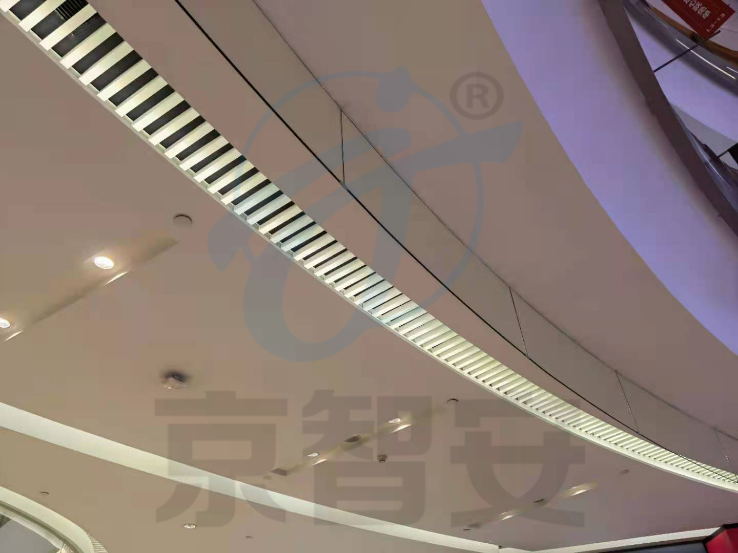 弧形玻璃挡烟垂壁