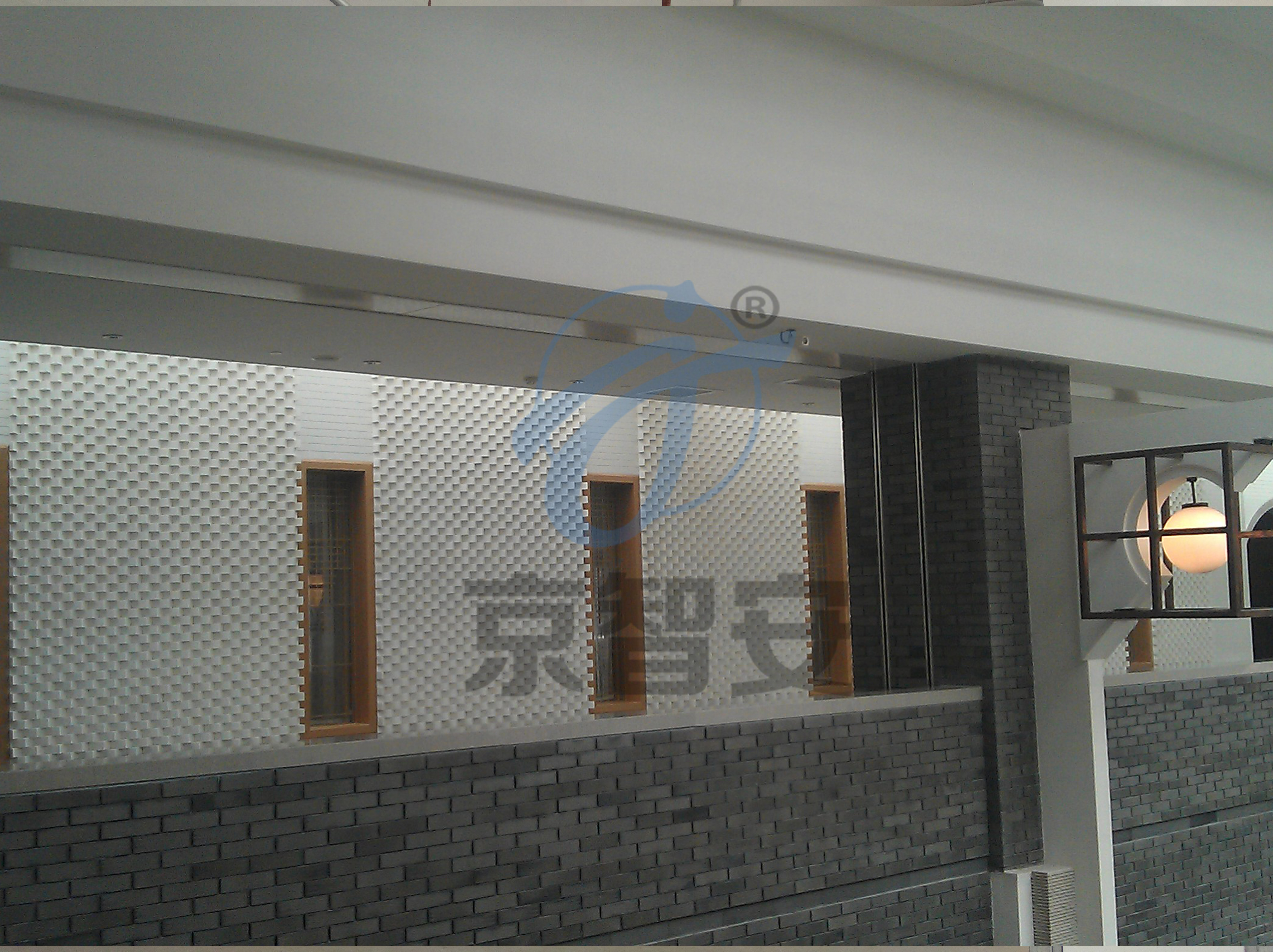精装不锈钢轨道带底封防火卷帘门