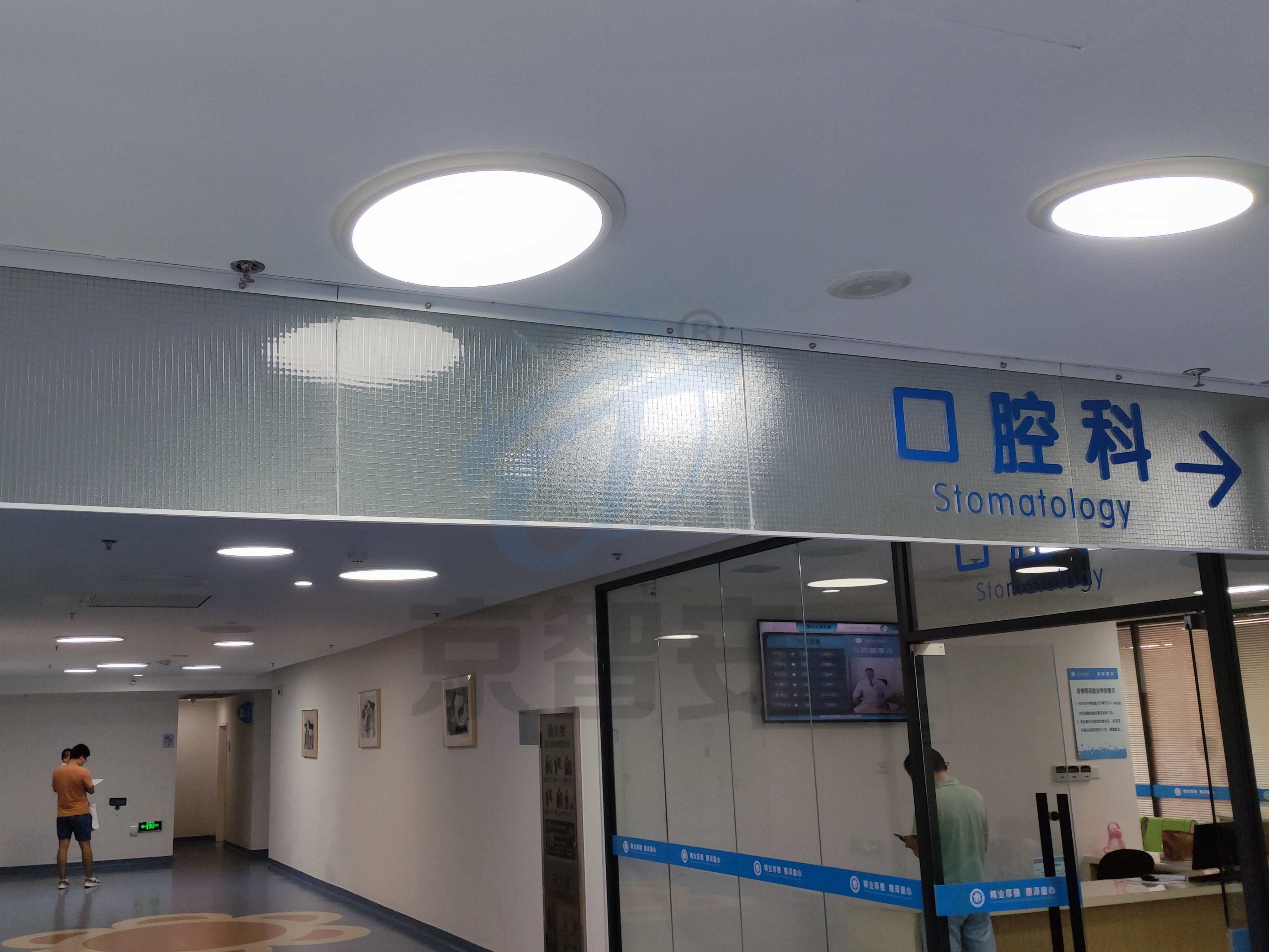 医院夹丝玻璃挡烟垂壁